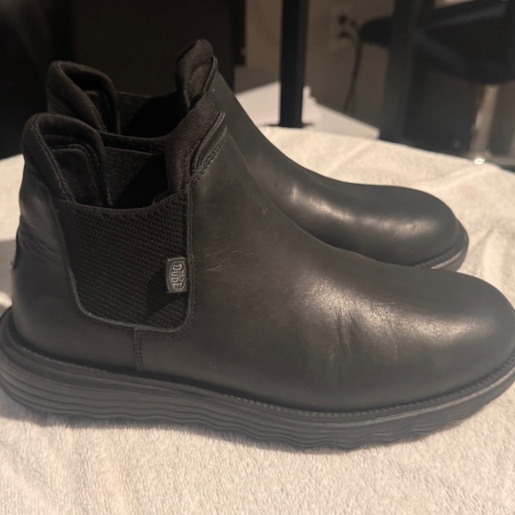 Women’s Hey Dude Boots - Picture 1 of 2